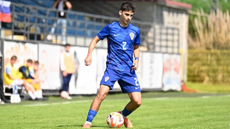 亚博体育官网-罗马诺确认国米完成克罗地亚新星杜耶-斯拉蒂纳签约，16岁右后卫加盟在即