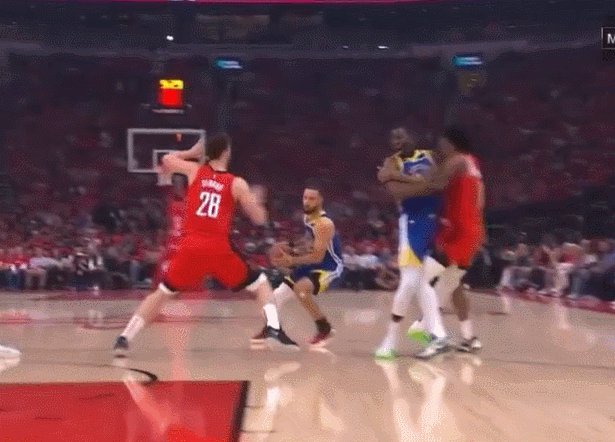 亚博体育官网-互喷、摔跤、伤退！火勇大战摩擦不断变身格斗现场