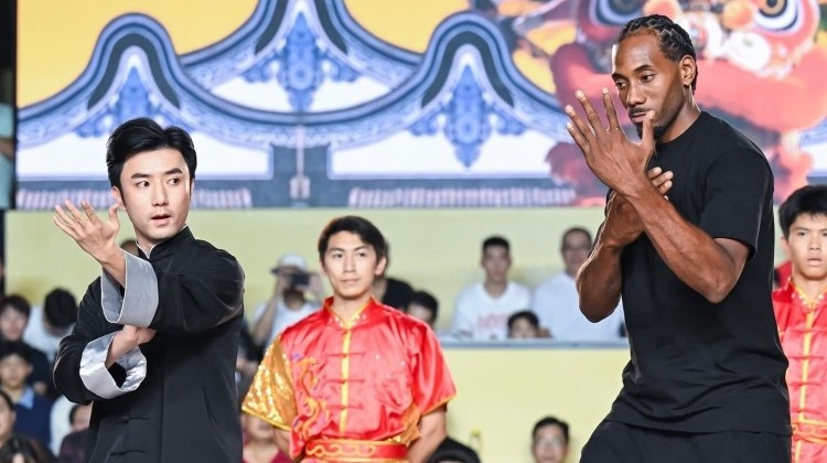 亚博体育官网-不受阴阳合同事件影响！小卡更新社媒回顾此次中国之行！