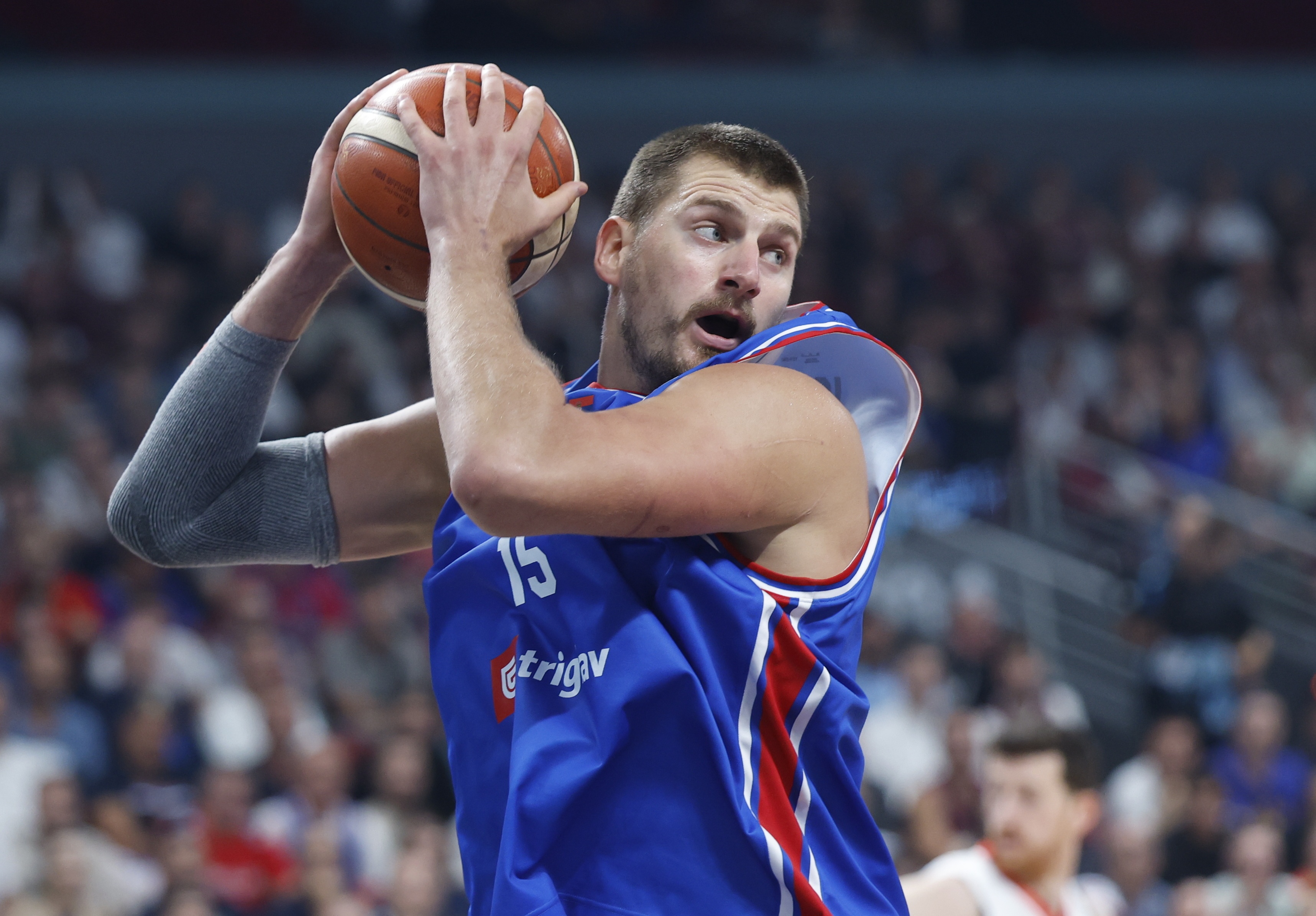 亚博体育APP-约基奇小组赛场均20.2分9.2板4.4助 命中率高达65.5%扛起全队