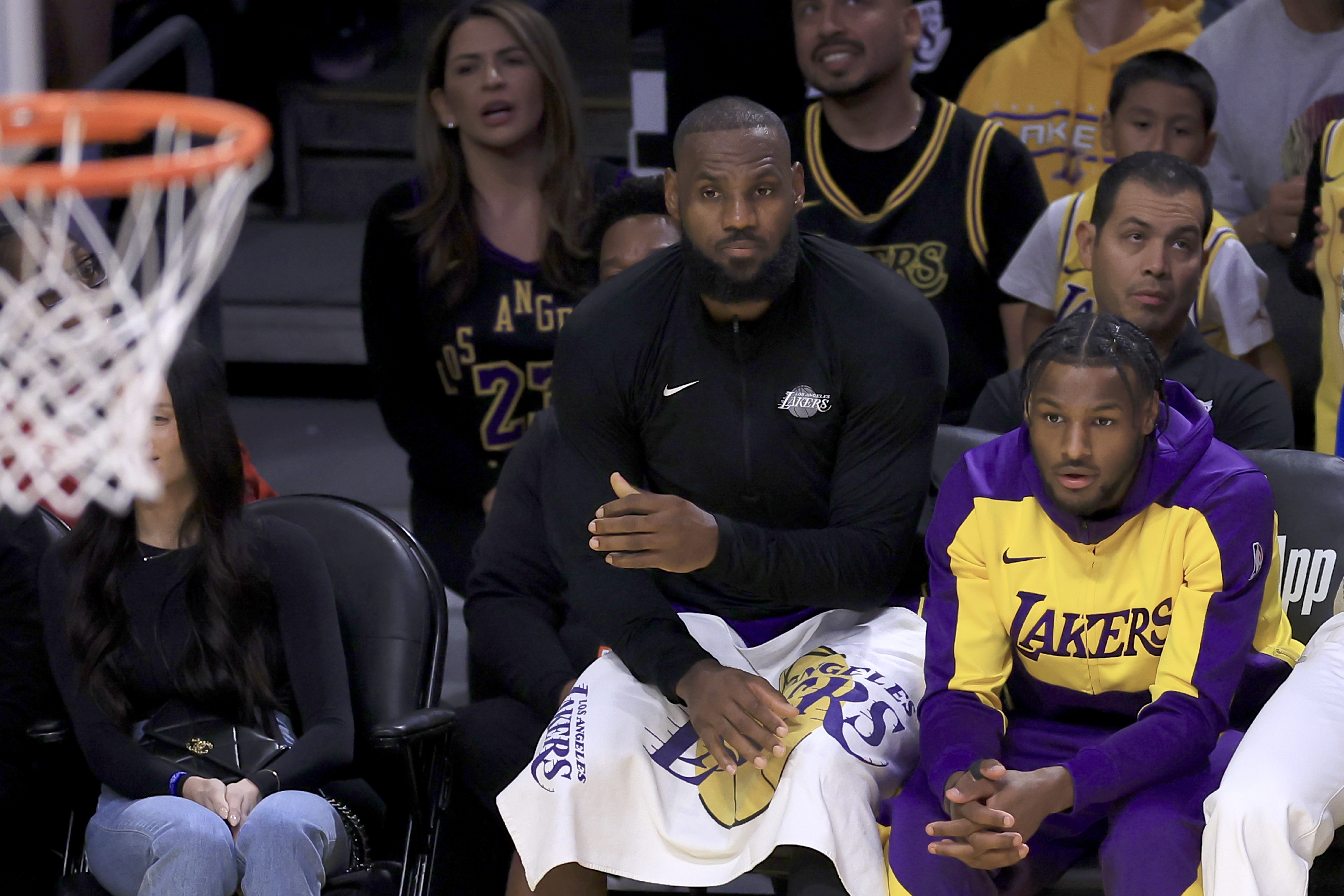 亚博-巴克利畅谈詹姆斯父子同台：史无前例的珍贵时刻 难以言喻的美妙体验