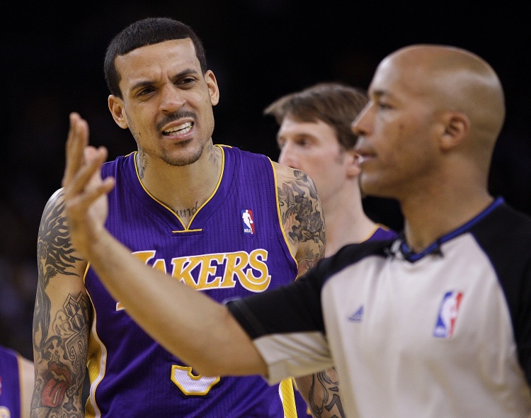 亚博-巴克利坦言NBA生涯累计罚款60万美元，如今抚养四子女倍感压力