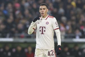 踢球者：拜仁计划让戴维斯、伊藤洋辉、穆西亚拉在11月逐步回归