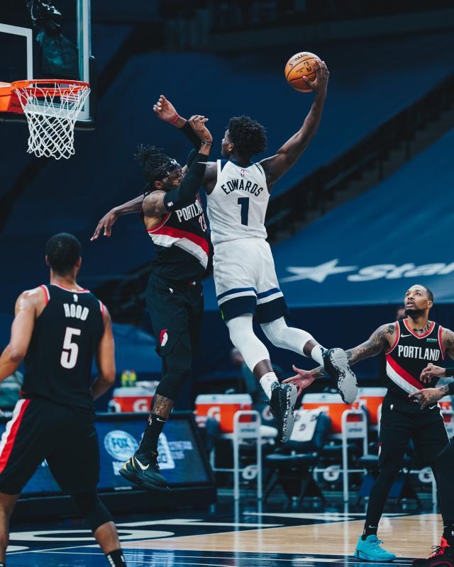 亚博-爱德华兹渐入佳境离不开唐斯，两位状元内心已相连