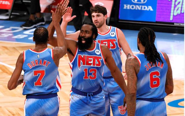 亚博体育平台-哈登首秀三双创造历史 篮网末节发力险胜魔术