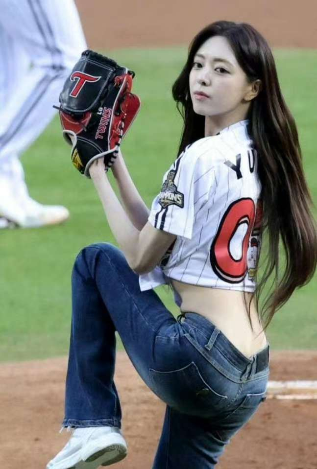 亚博体育官网-申有娜现身蚕室棒球场开球_新浪新闻